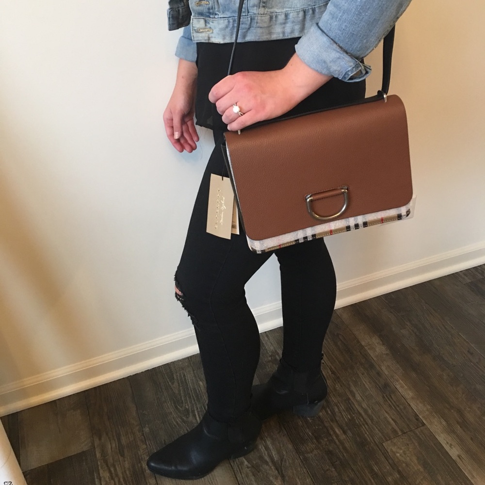 “SOLD “NWT Burberry Medium D Ring Crossbody Bag - Picture 1 of 8